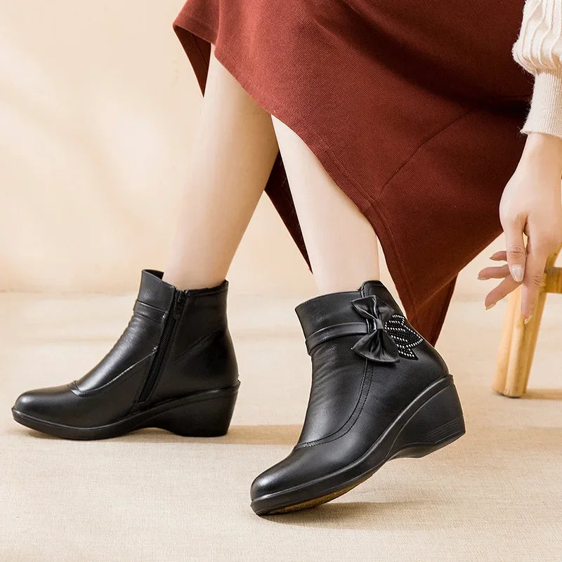 Bota de Couro Feminina - Vivienn (Promoção Pré Inverno)