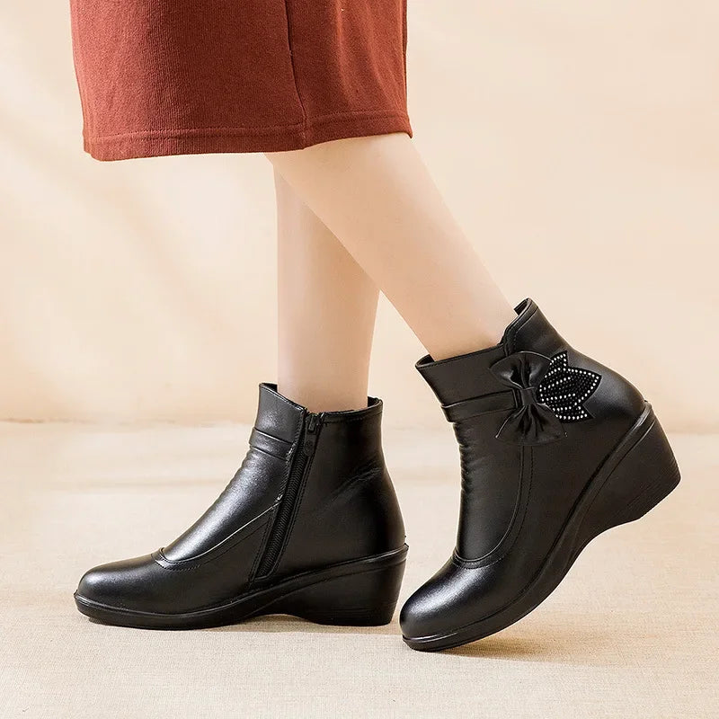 Bota de Couro Feminina - Vivienn (Promoção Pré Inverno)